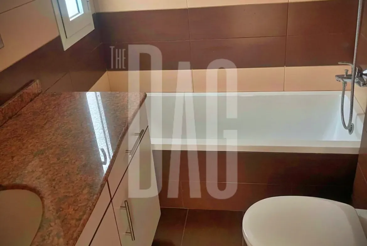 Elegant 217 Sqm Apartment for Sale in Achrafieh — الصورة 5