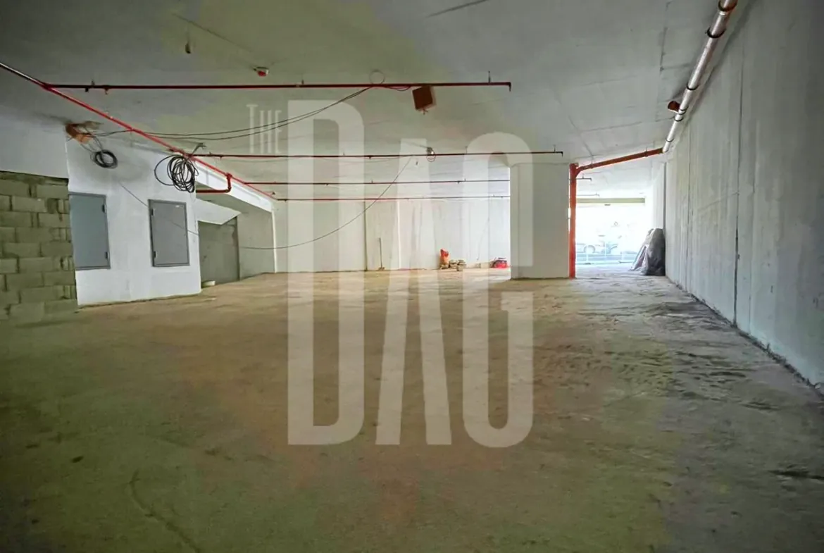 Prime Location 340 sqm Core and Shell Showroom for Sale in Achrafieh — الصورة 2