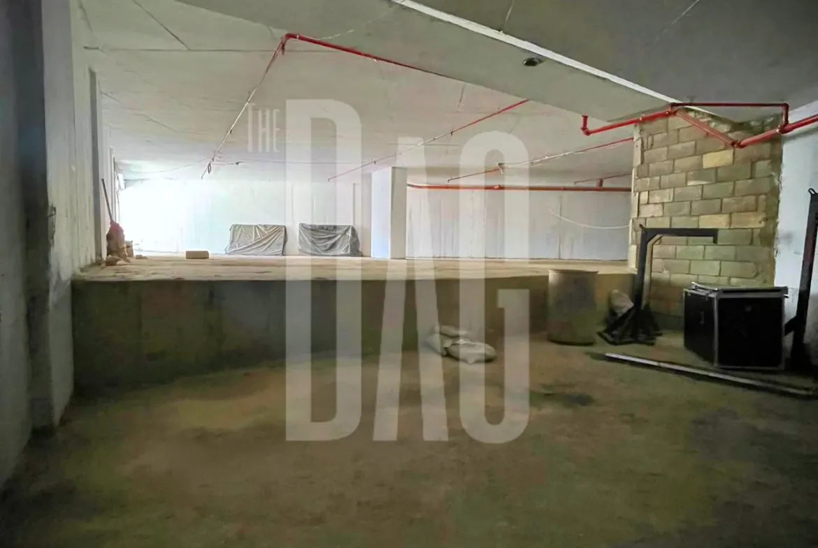 Prime Location 340 sqm Core and Shell Showroom for Sale in Achrafieh — الصورة 3