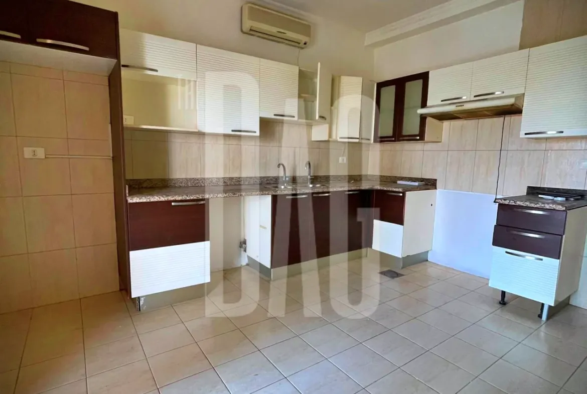 Spacious 230 SQM Apartment for Rent in Achrafieh — الصورة 3
