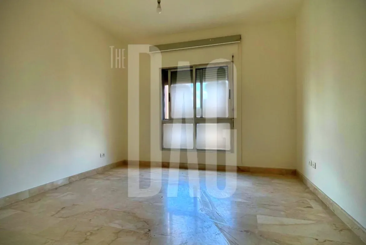 Spacious 230 SQM Apartment for Rent in Achrafieh — الصورة 5