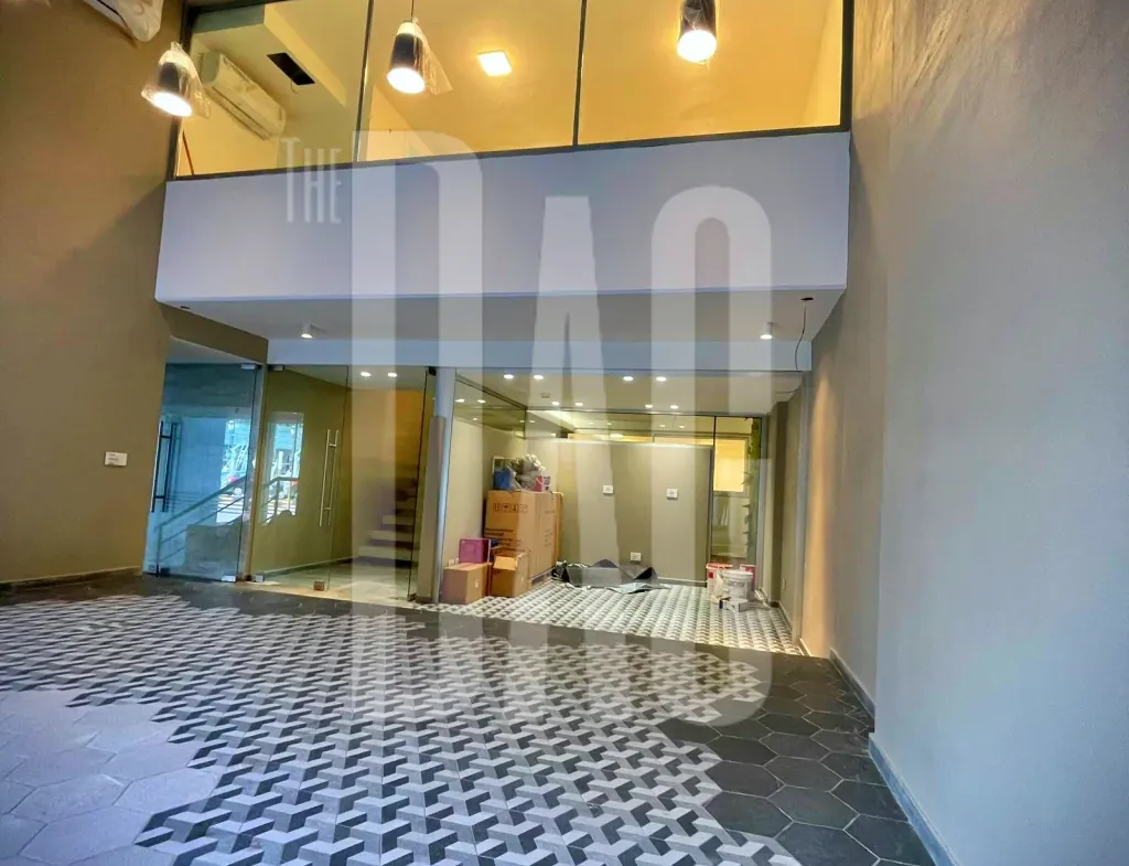 High-End 200 SQM Office for Rent or Sale in Achrafieh — الصورة 2