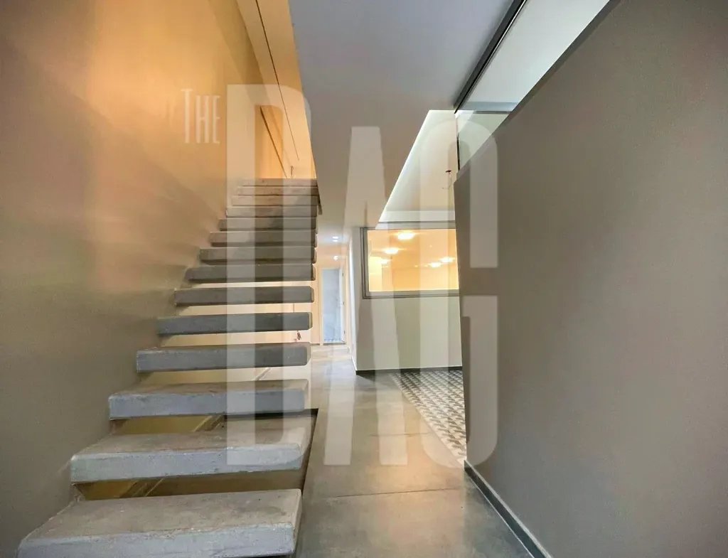 High-End 200 SQM Office for Rent or Sale in Achrafieh — الصورة 3