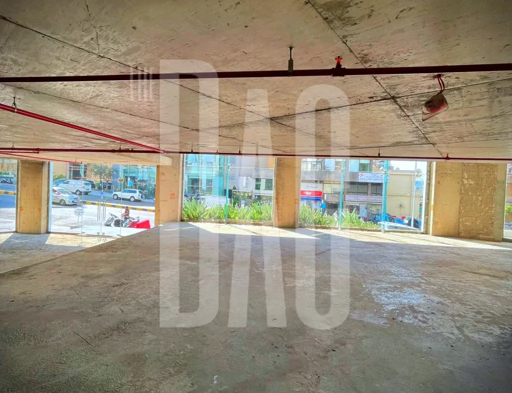 Prime Location 450 SQM Shop for Rent in Achrafieh — photo 3