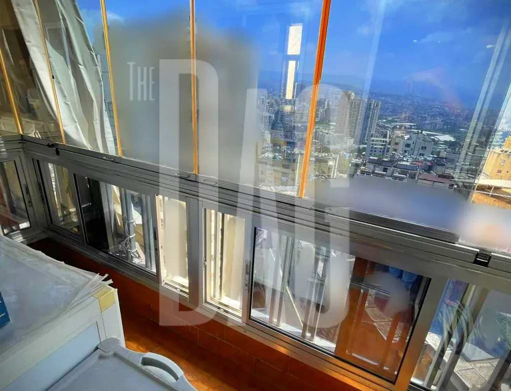 Semi-furnished 200 SQM Apartment for Sale in Achrafieh — الصورة 2