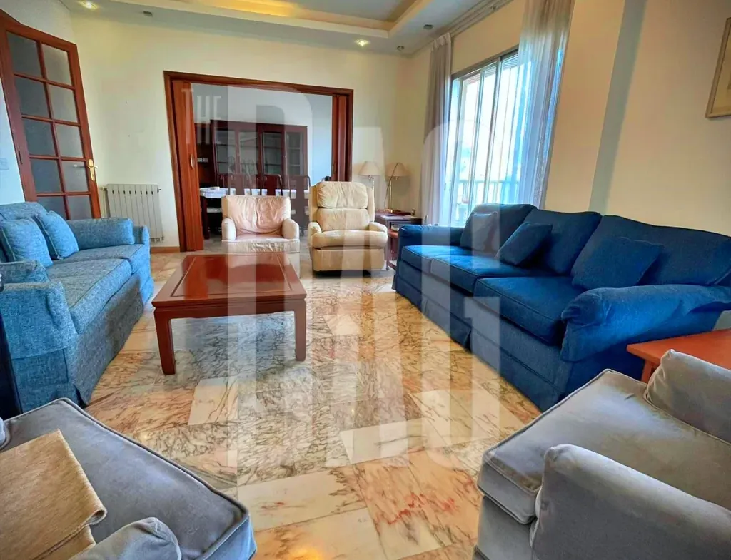 Semi-furnished 200 SQM Apartment for Sale in Achrafieh — الصورة 4