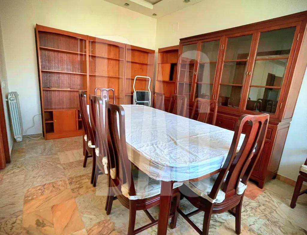 Semi-furnished 200 SQM Apartment for Sale in Achrafieh — الصورة 5