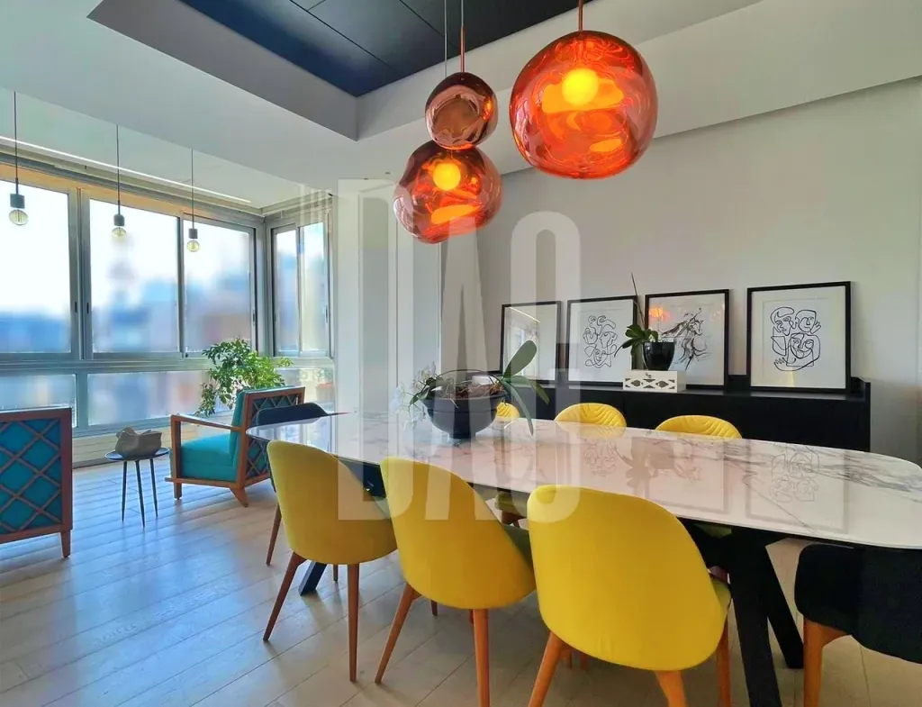 High-End Semi-Furnished 250 SQM Apartment for Sale in Achrafieh — الصورة 2