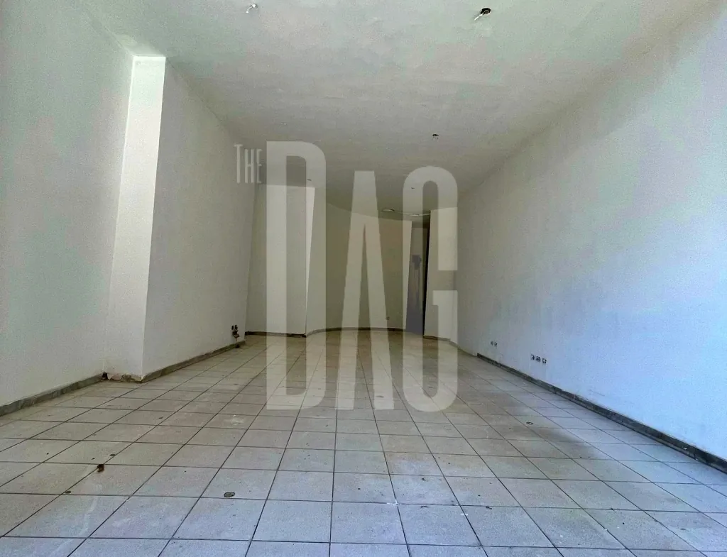 Mainstreet 74 SQM Shop for Rent with Terrace in Achrafieh — الصورة 2