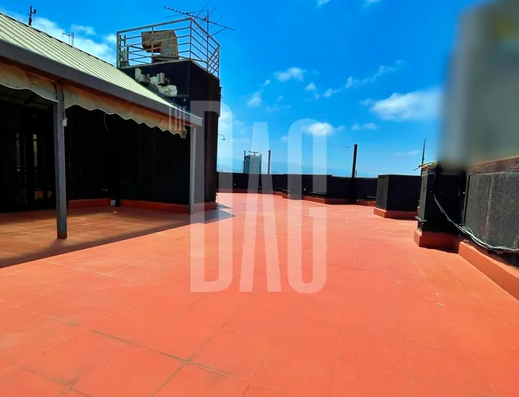 85 SQM Office for Rent with Terrace in Achrafieh — الصورة 2