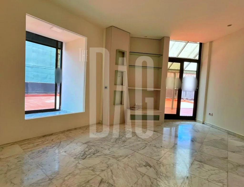 85 SQM Office for Rent with Terrace in Achrafieh — الصورة 5