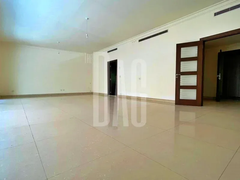 Spacious 262 SQM Apartment for Sale in Achrafieh — الصورة 2