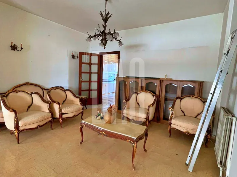 205 SQM Apartment for Sale in Sioufi Achrafieh — الصورة 3
