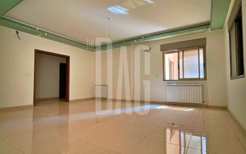 Spacious 400 SQM Apartment with Terrace for Sale in Mar Takla — الصورة 2