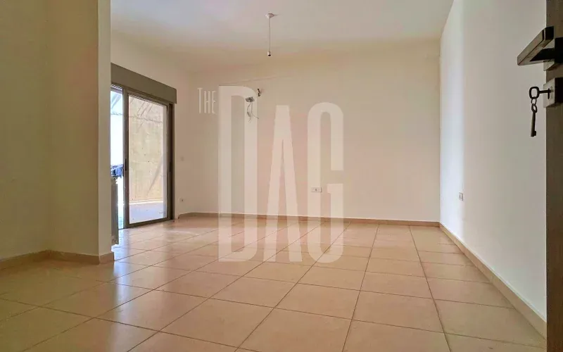 Spacious 400 SQM Apartment with Terrace for Sale in Mar Takla — الصورة 3