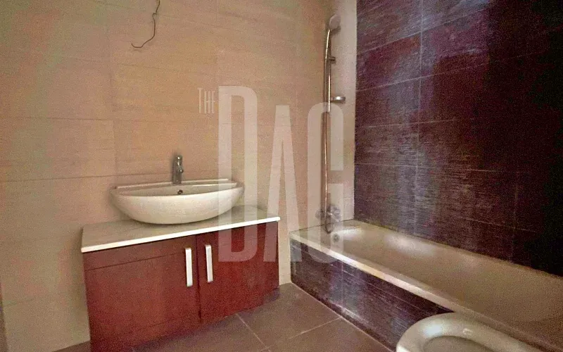 Spacious 400 SQM Apartment with Terrace for Sale in Mar Takla — الصورة 4