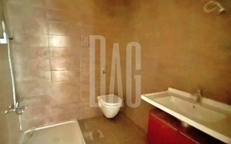 Spacious 400 SQM Apartment with Terrace for Sale in Mar Takla — الصورة 5