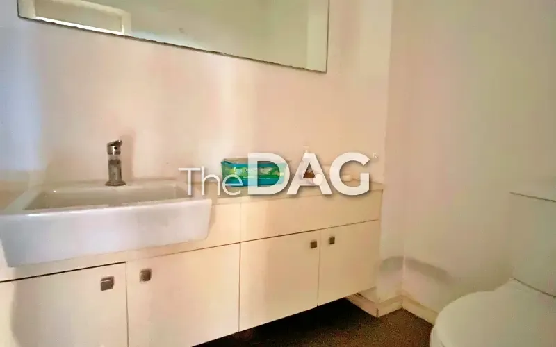 Very Clean 55 SQM Shop for Rent in Mar Mikhael — الصورة 5