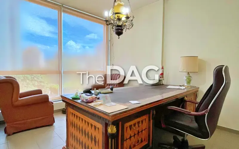 Prime Office for Rent in Adlieh — الصورة 2