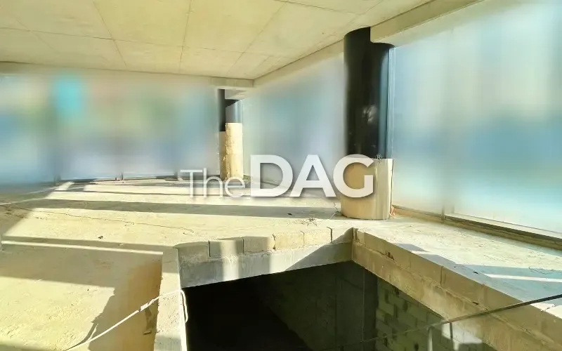 514 SQM Corner Shop for Rent in Downtown with Terrace — الصورة 3