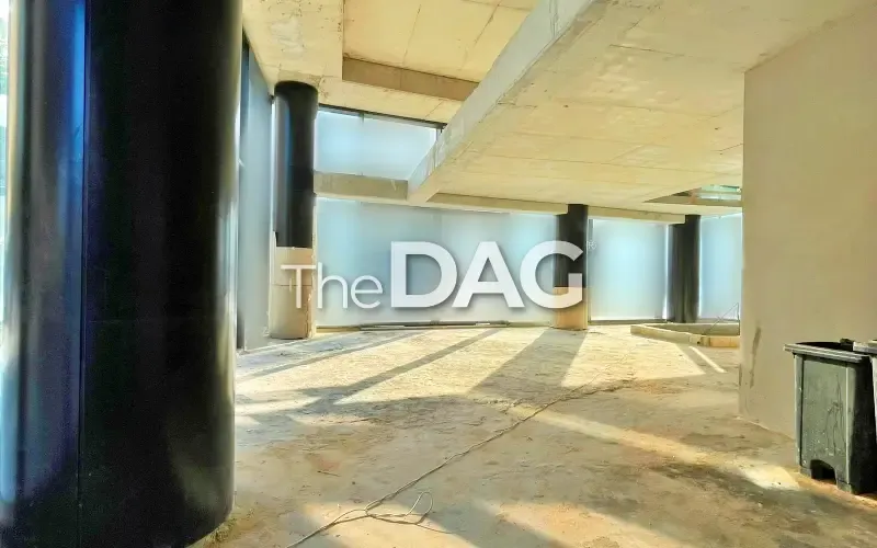 514 SQM Corner Shop for Rent in Downtown with Terrace — الصورة 5