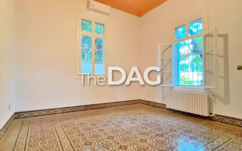 200 SQM Heritage Apartment for Rent in Gemayzeh — الصورة 2