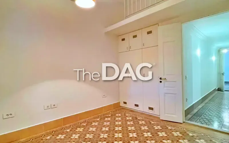200 SQM Heritage Apartment for Rent in Gemayzeh — الصورة 3