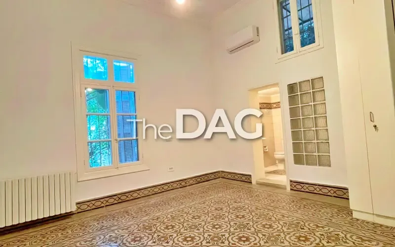 200 SQM Heritage Apartment for Rent in Gemayzeh — الصورة 4