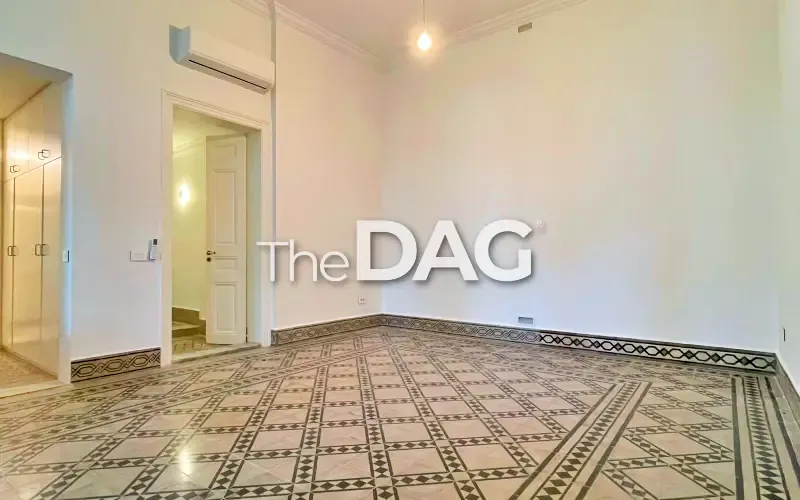 200 SQM Heritage Apartment for Rent in Gemayzeh — الصورة 5