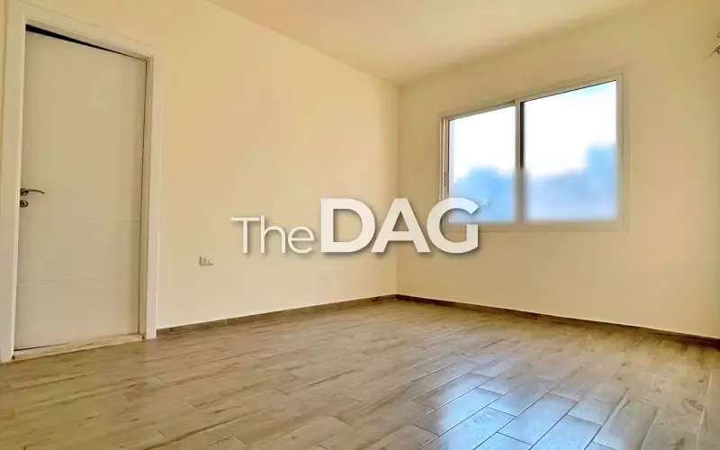 165 SQM Modern Apartment for Sale in Furn El Chebbak — الصورة 3