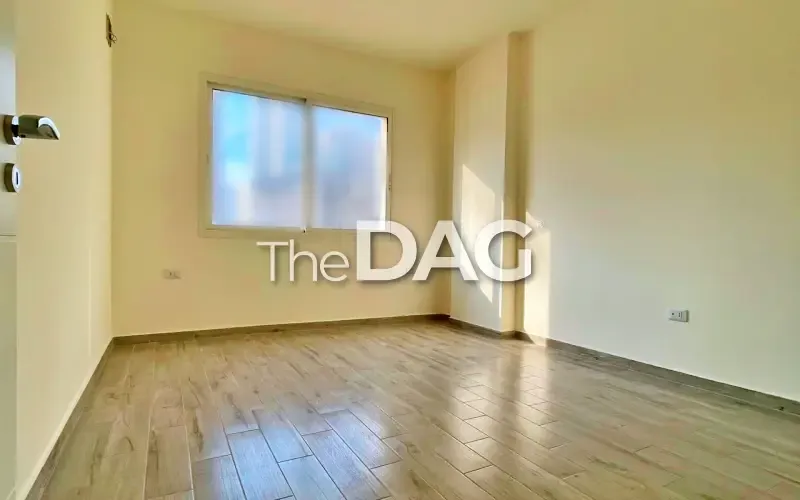 165 SQM Modern Apartment for Sale in Furn El Chebbak — الصورة 4