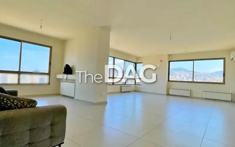 High-End 210 SQM Apartment for Rent in Ain El Roumaneh — الصورة 2