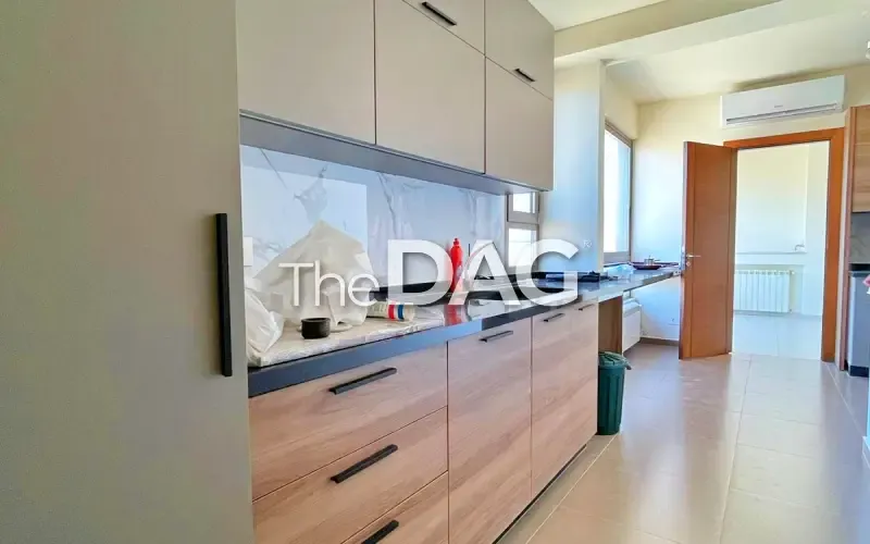 High-End 210 SQM Apartment for Rent in Ain El Roumaneh — الصورة 5