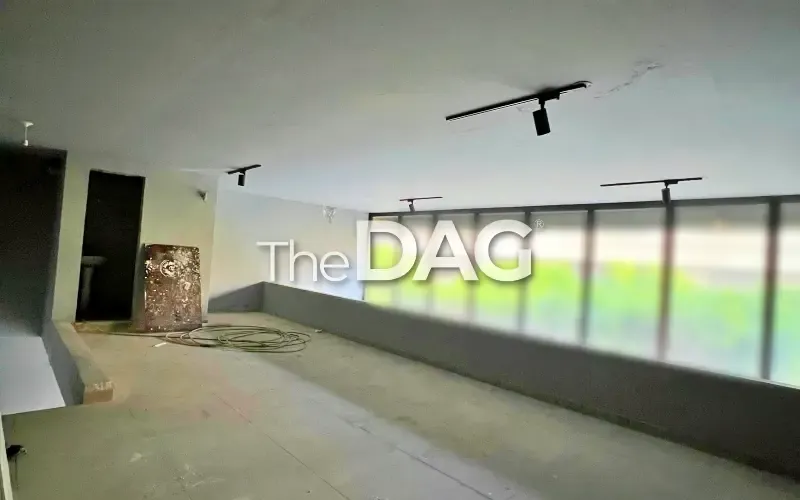 Prime Location 150 sqm Shop for Rent in Badaro — الصورة 2
