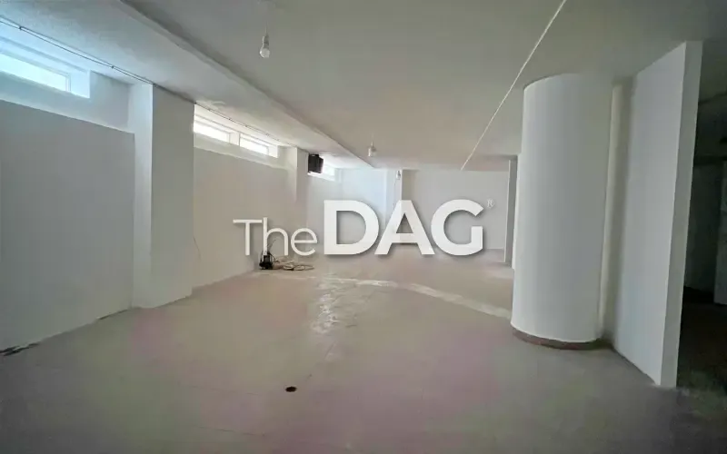 Warehouse for Rent in Jal El Dib Main road — الصورة 3