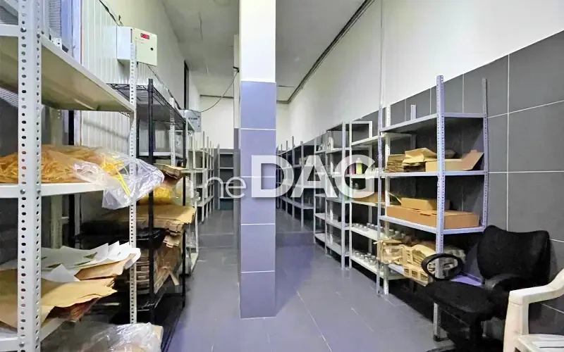 Fully Renovated Warehouse for Rent in Furn El Chebbak — الصورة 2