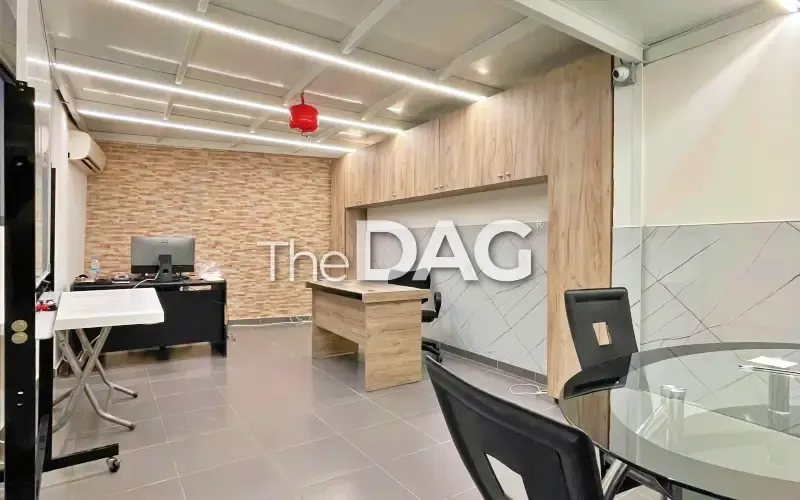 Fully Renovated Warehouse for Rent in Furn El Chebbak — الصورة 4