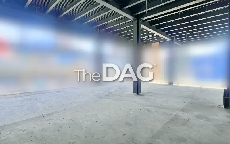 High Ceiling 400+ SQM Showroom for Rent in Jal Al Dib — photo 4