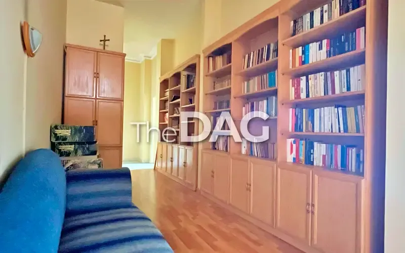 300 SQM Apartment for Sale in Hadath Baabda — الصورة 4