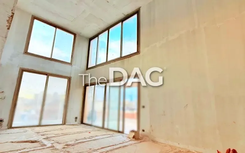 Prestigious 255 SQM Duplex for Sale in Badaro — الصورة 2