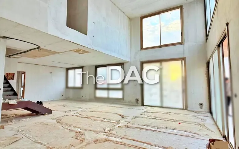 Prestigious 255 SQM Duplex for Sale in Badaro — الصورة 3