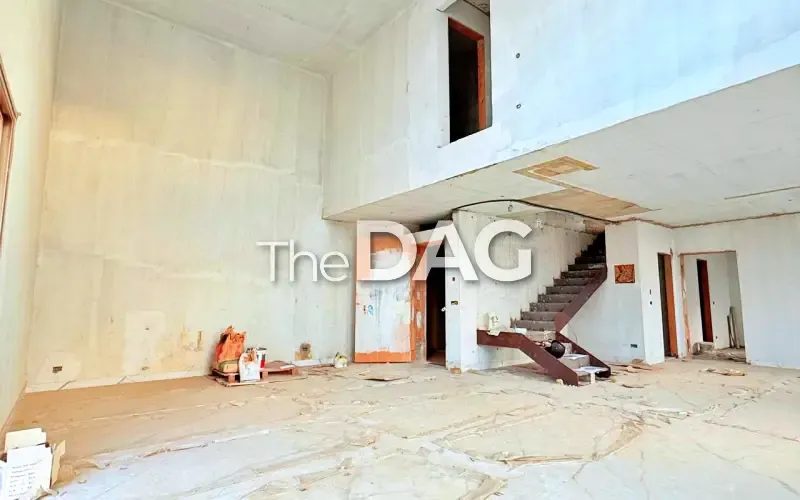Prestigious 255 SQM Duplex for Sale in Badaro — الصورة 5