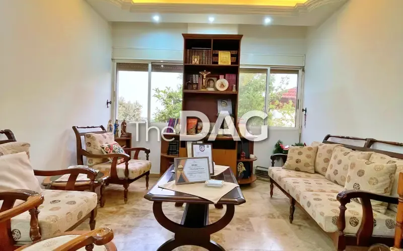 A Stunning 260 Sqm Apartment for Sale in Bsalim with Terrace — الصورة 3