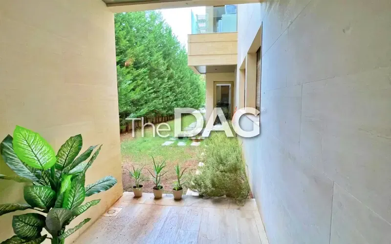 Fully Furnished 340 Sqm Apartment for Rent with Garden and Terrace in Yarzeh — الصورة 3