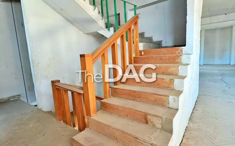 Prime Commercial 750 SQM Land with Showroom for Rent in Dora — الصورة 2