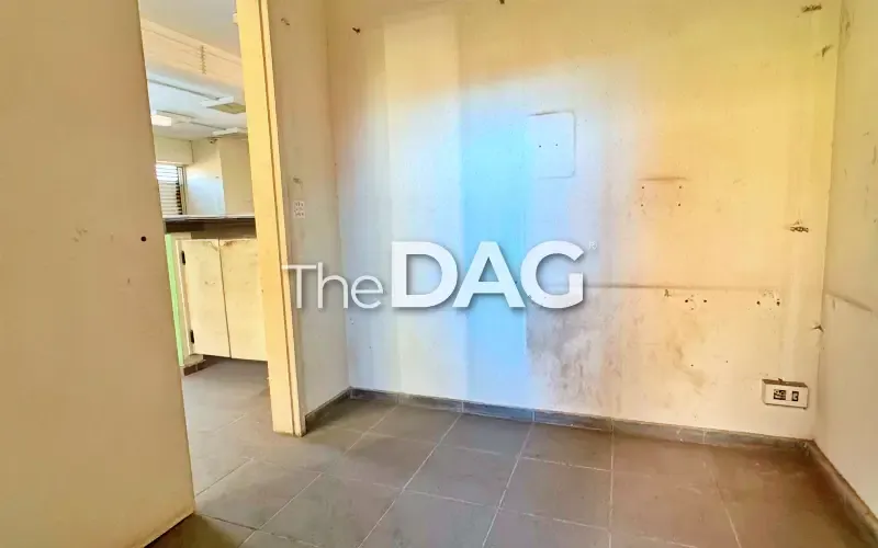 Prime Commercial 750 SQM Land with Showroom for Rent in Dora — الصورة 4