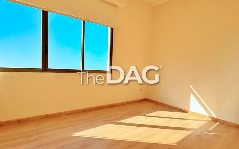 Modern 100 SQM Office for Rent Facing Beirut Souks — الصورة 1