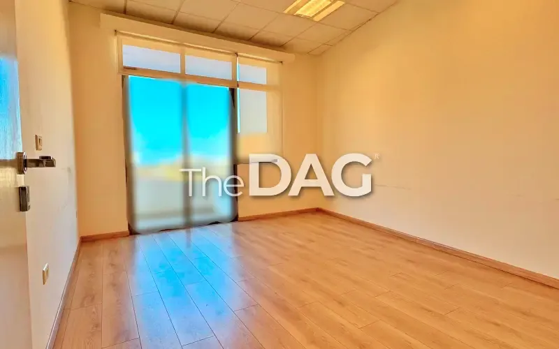 Modern 100 SQM Office for Rent Facing Beirut Souks — الصورة 4