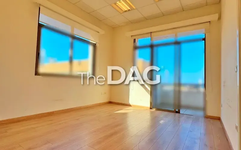 Modern 100 SQM Office for Rent Facing Beirut Souks — الصورة 5