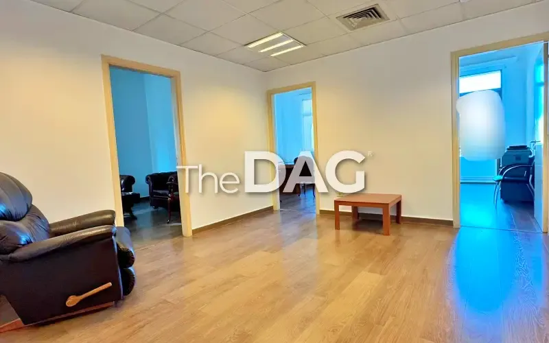 100 SQM Prime Office Space for Rent Facing Beirut Souks — الصورة 1
